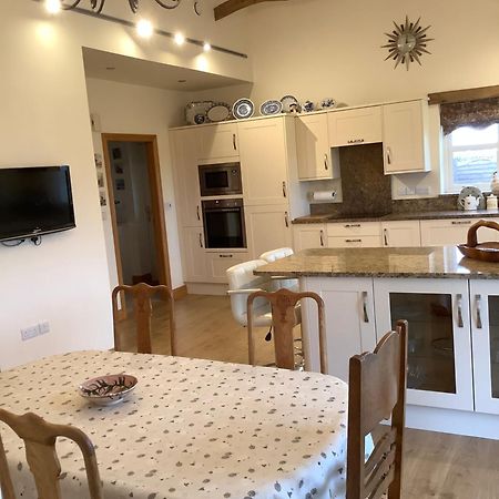 Orchard Cottage, Clematis Cottages, Stamford. Accessible Luxury Home. Exterior photo