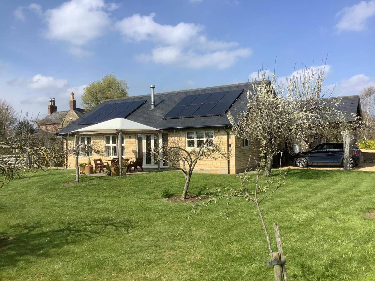 Orchard Cottage, Clematis Cottages, Stamford. Accessible Luxury Home. Exterior photo