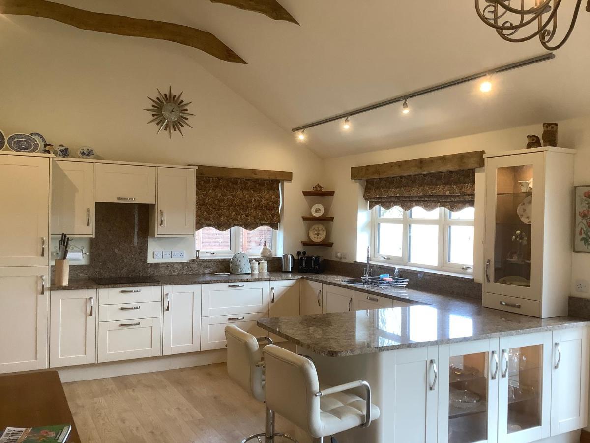 Orchard Cottage, Clematis Cottages, Stamford. Accessible Luxury Home. Exterior photo