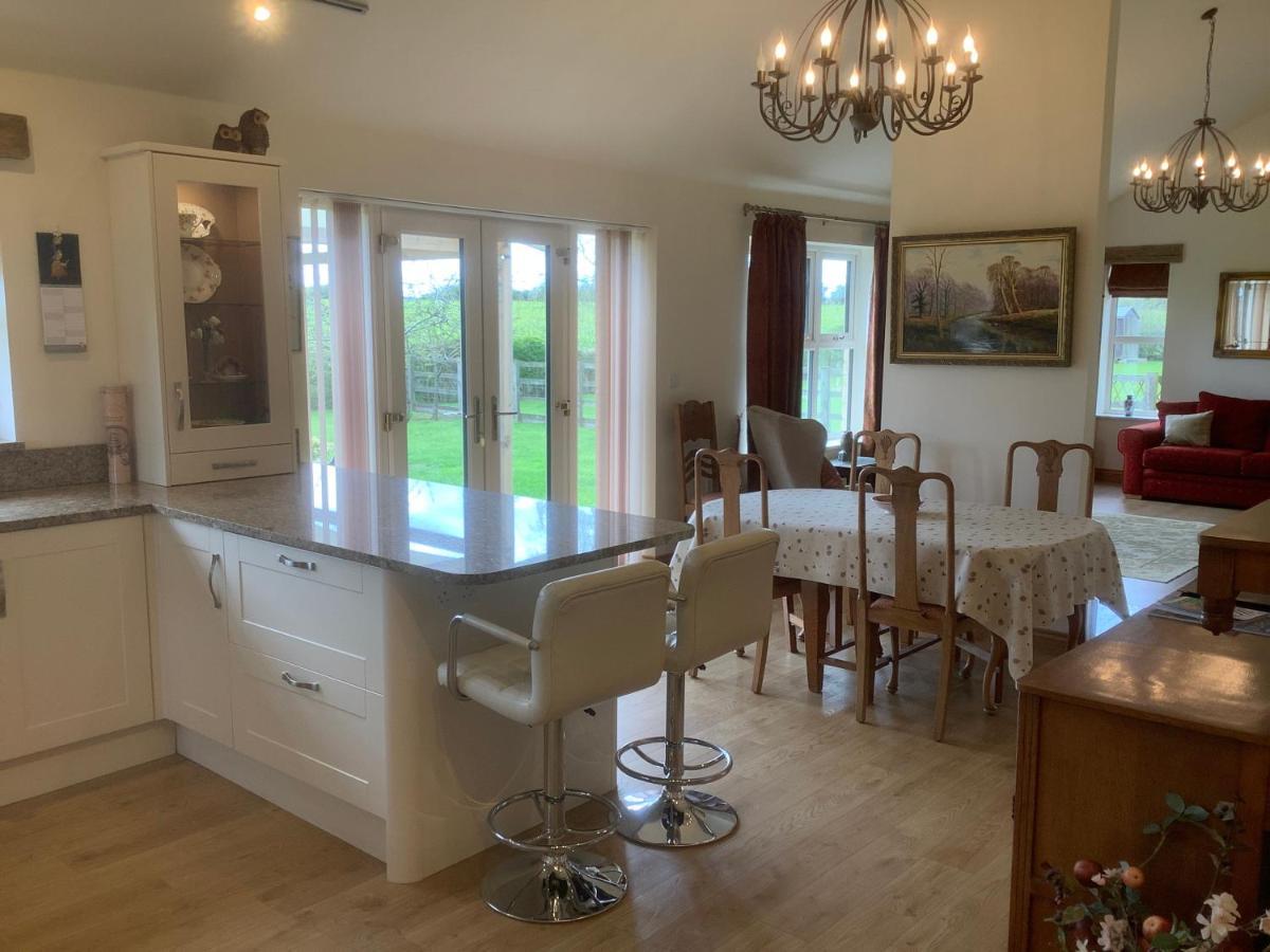 Orchard Cottage, Clematis Cottages, Stamford. Accessible Luxury Home. Exterior photo