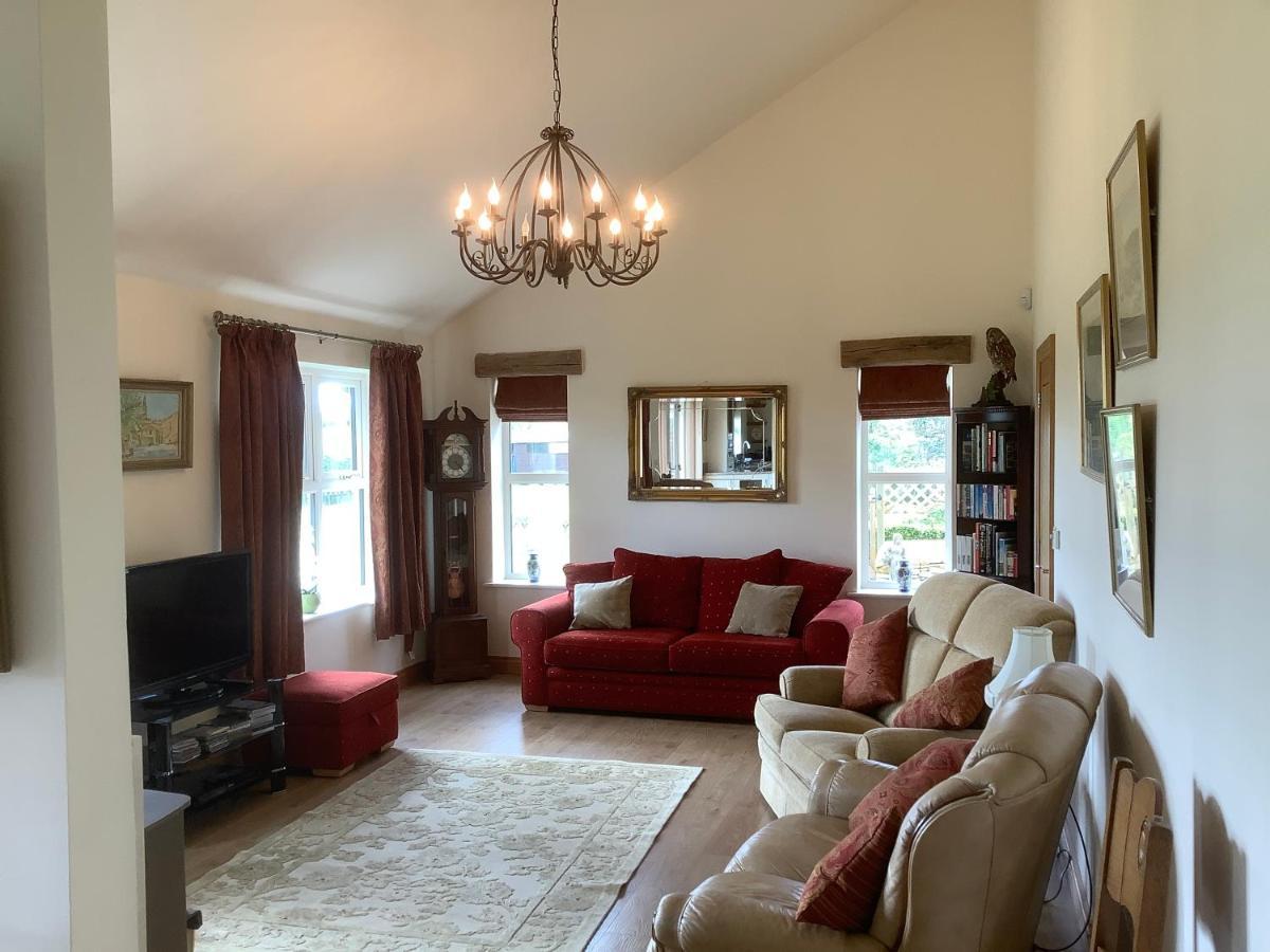 Orchard Cottage, Clematis Cottages, Stamford. Accessible Luxury Home. Exterior photo